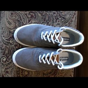 Men’s shoes. Like new. Size 13M